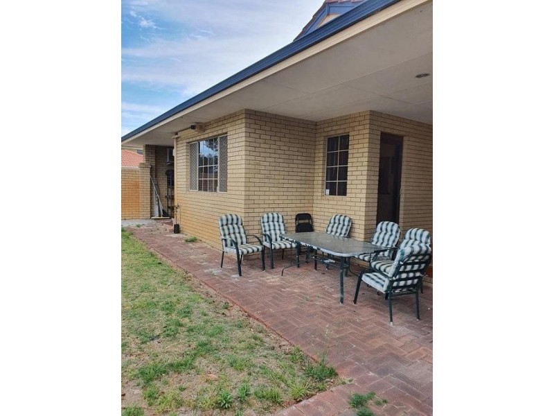 * Fifth Avenue, Rossmoyne WA 6148