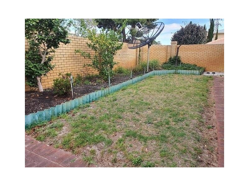 * Fifth Avenue, Rossmoyne WA 6148