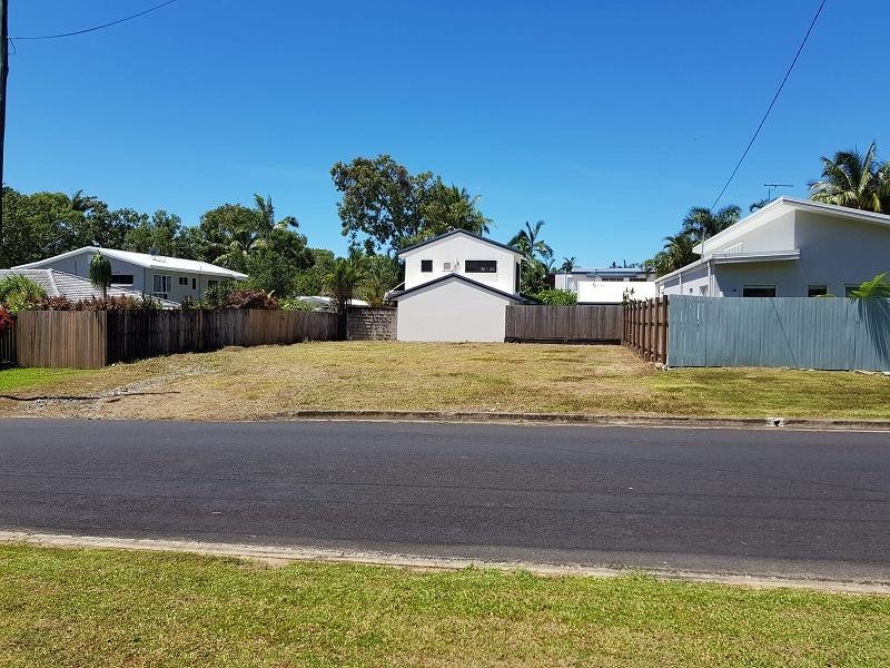 2 Cowrie Street, Palm Cove QLD 4879