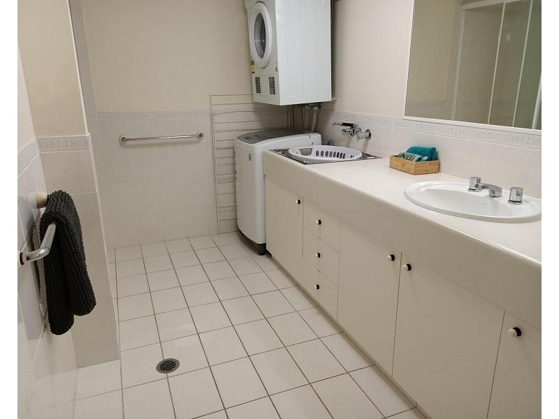 451-452 The Esplanade, Torquay QLD 4655