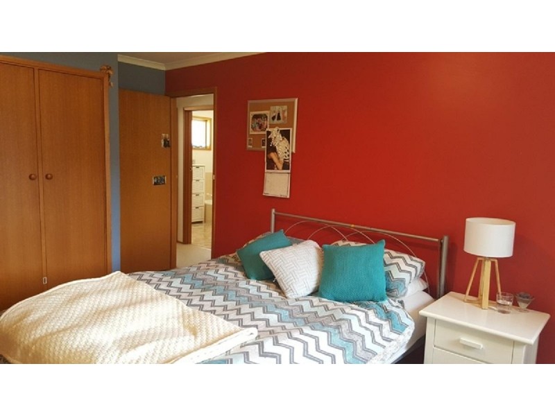 55 Henley Street, Lindisfarne TAS 7015