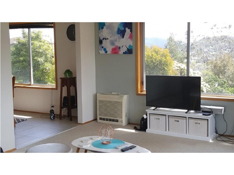 55 Henley Street, Lindisfarne TAS 7015