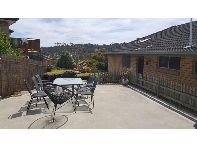 55 Henley Street, Lindisfarne TAS 7015