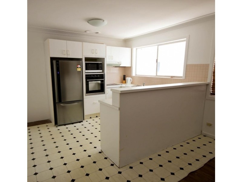 1/21 Burra Street, Chevron Island QLD 4217