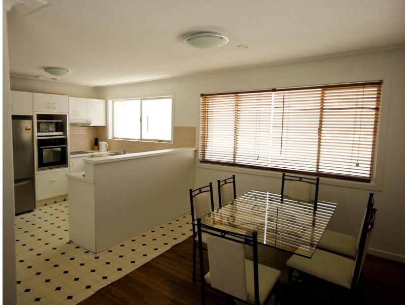1/21 Burra Street, Chevron Island QLD 4217