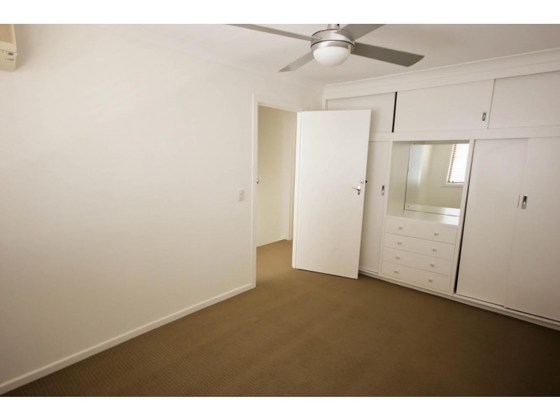 1/21 Burra Street, Chevron Island QLD 4217