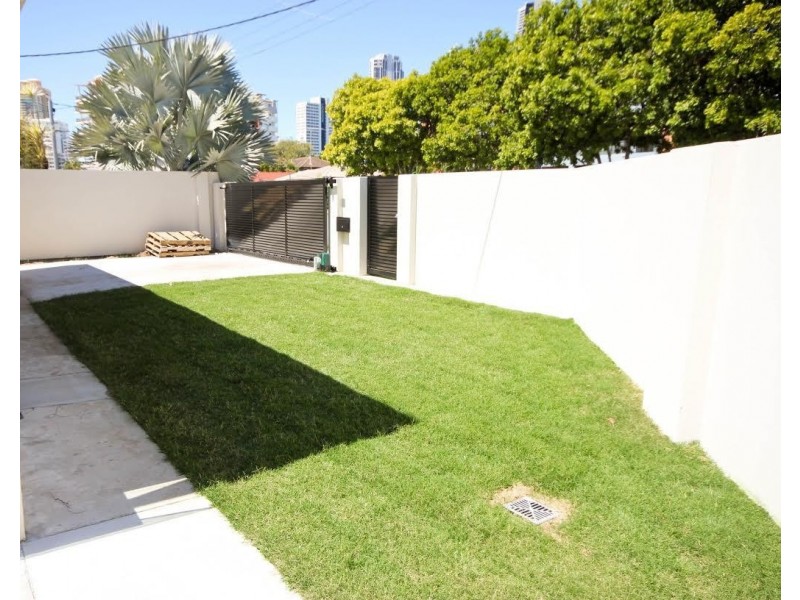 1/21 Burra Street, Chevron Island QLD 4217