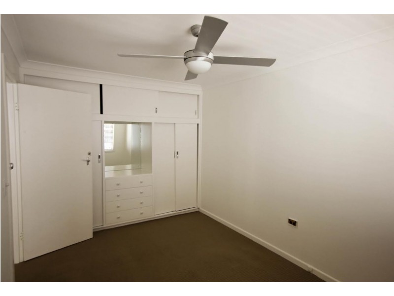 1/21 Burra Street, Chevron Island QLD 4217