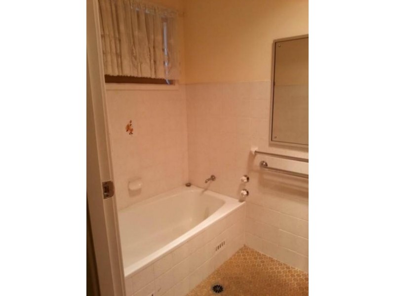 20 Nuwarra Road, Chipping Norton NSW 2170