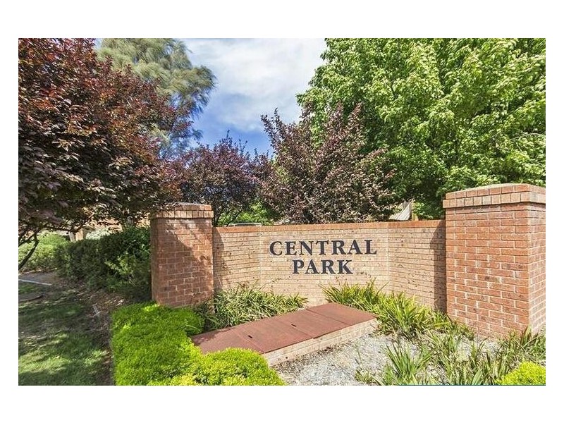 15 Byron Court, Phillip ACT 2606