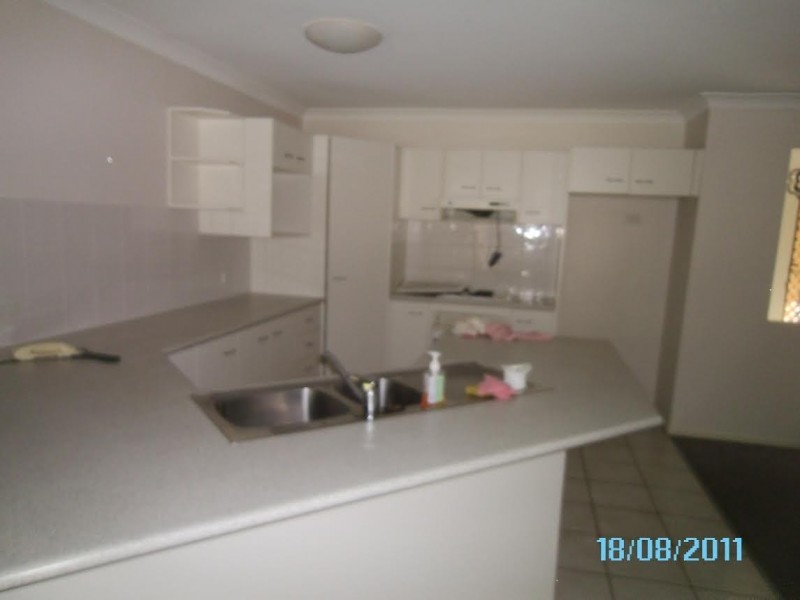 8 Wattle Close, Bridgeman Downs QLD 4035