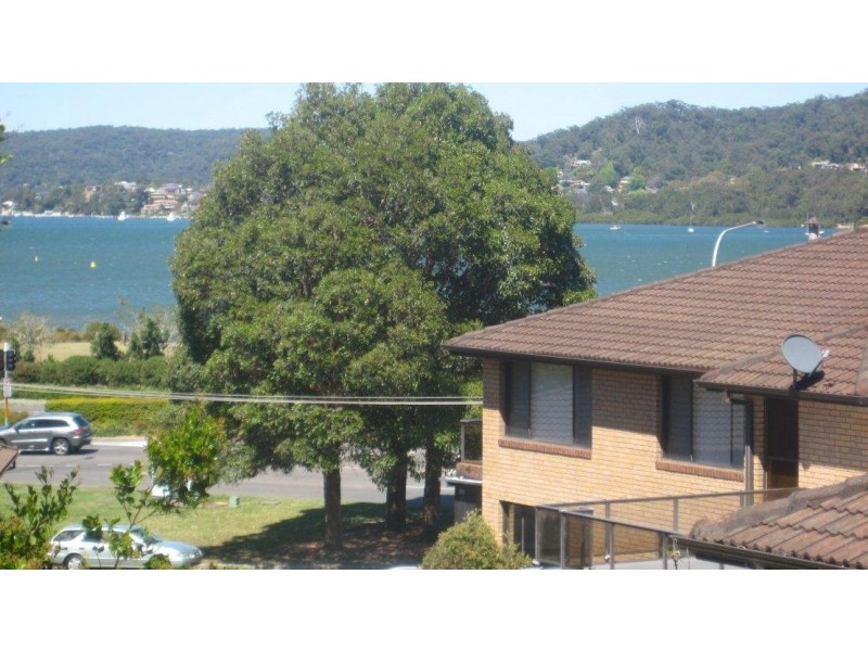 2/7 Broadview Avenue, Gosford NSW 2250