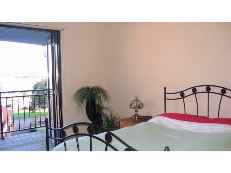 2/7 Broadview Avenue, Gosford NSW 2250