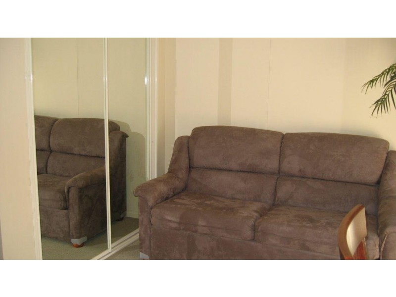 2/7 Broadview Avenue, Gosford NSW 2250