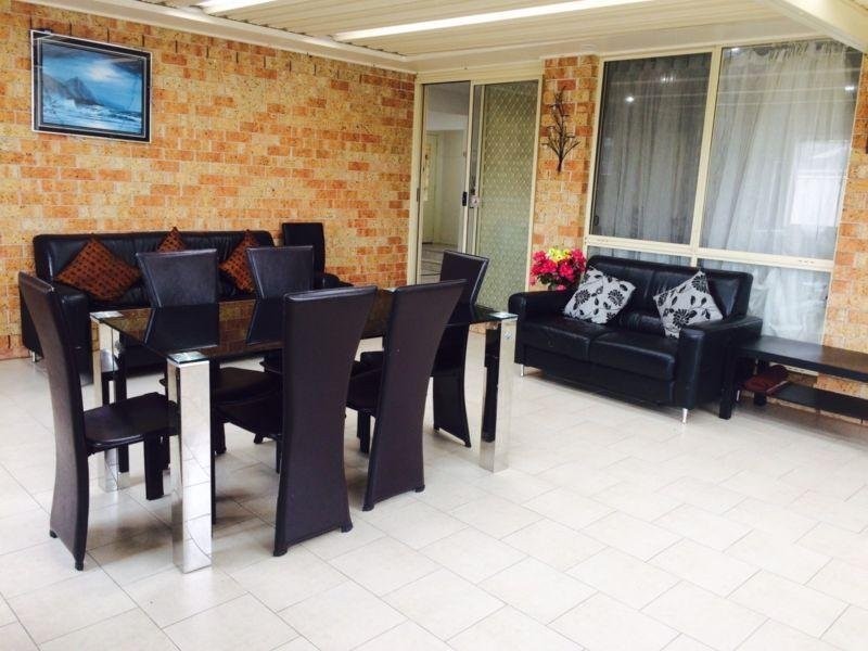 2 Titania Place, Rosemeadow NSW 2560
