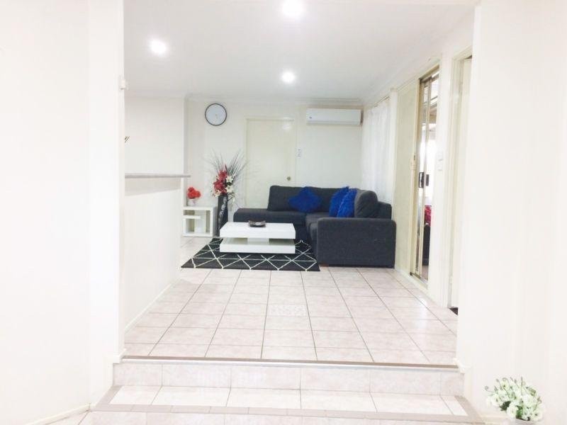 2 Titania Place, Rosemeadow NSW 2560