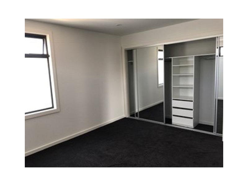 32 Major Road, Fawkner VIC 3060