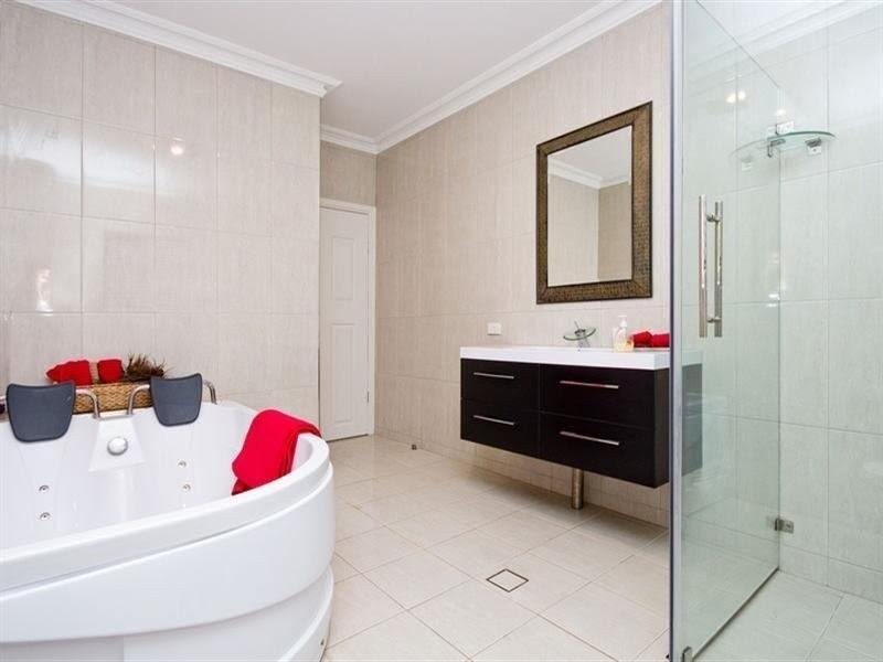 30 Clearview Crescent, Clearview SA 5085