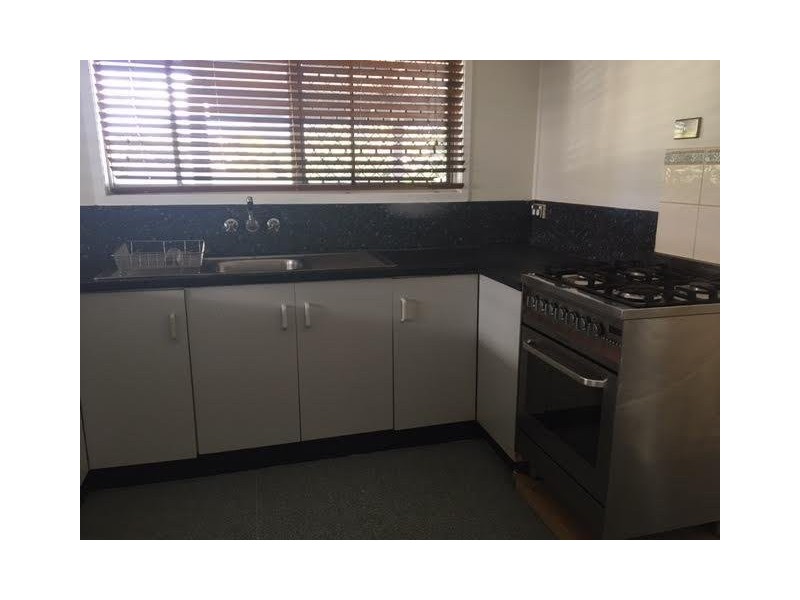 33 Davis Close, Manoora QLD 4870