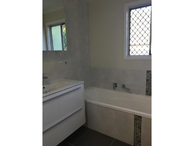 33 Davis Close, Manoora QLD 4870