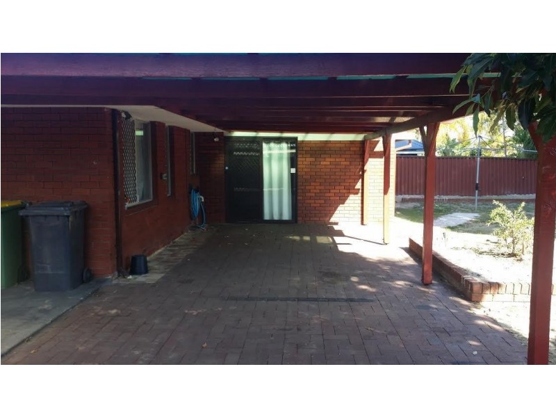 17 Whiteman Street, Thornlie WA 6108