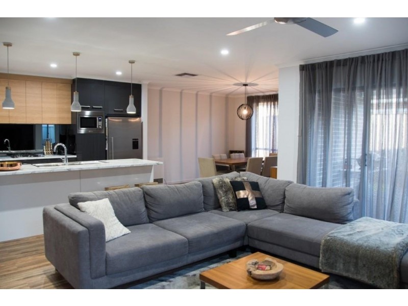 3 Orbit Court, Woodcroft SA 5162