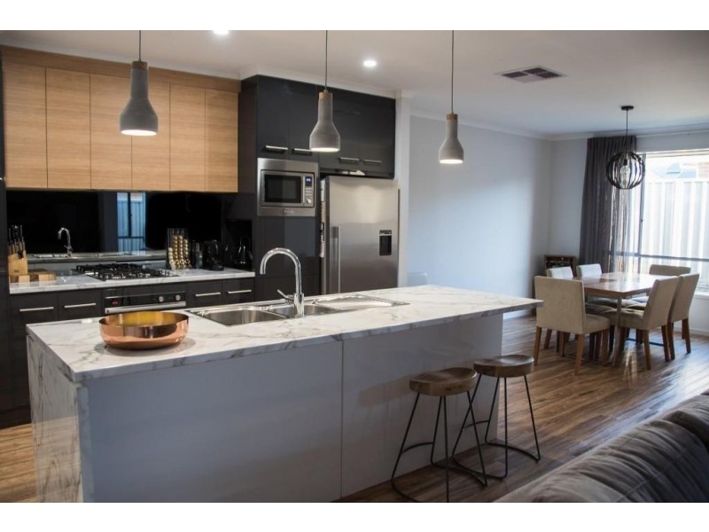 3 Orbit Court, Woodcroft SA 5162