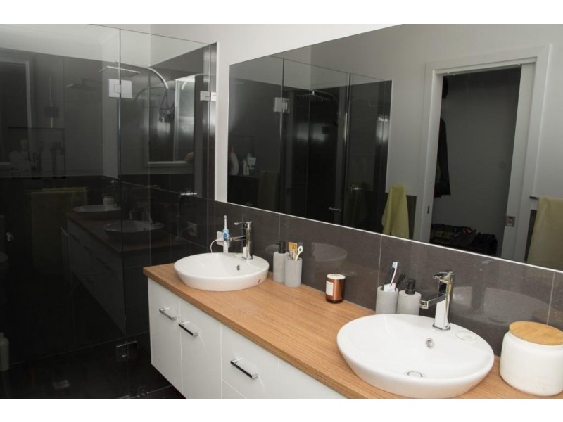 3 Orbit Court, Woodcroft SA 5162