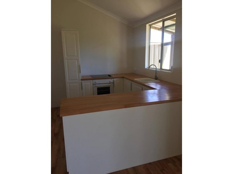 8 Warilla Close, Waikiki WA 6169