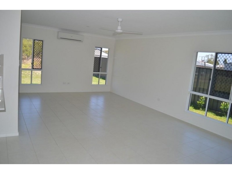 * Curlew Close, Mareeba QLD 4880