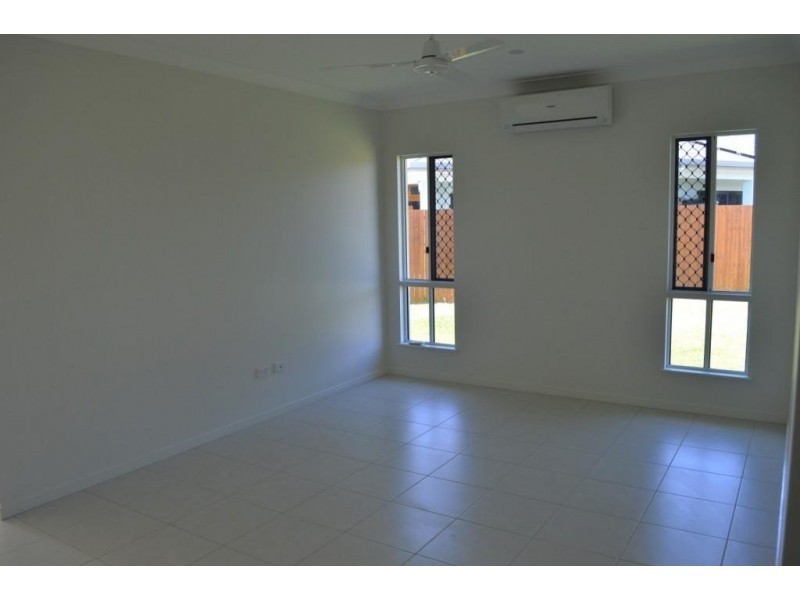 * Curlew Close, Mareeba QLD 4880