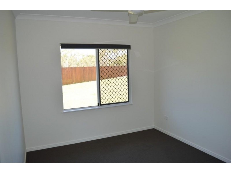 * Curlew Close, Mareeba QLD 4880