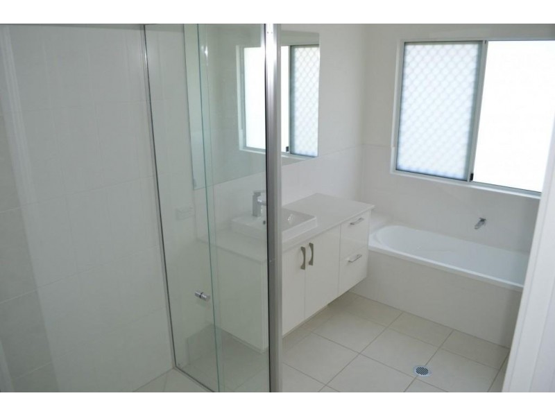 * Curlew Close, Mareeba QLD 4880