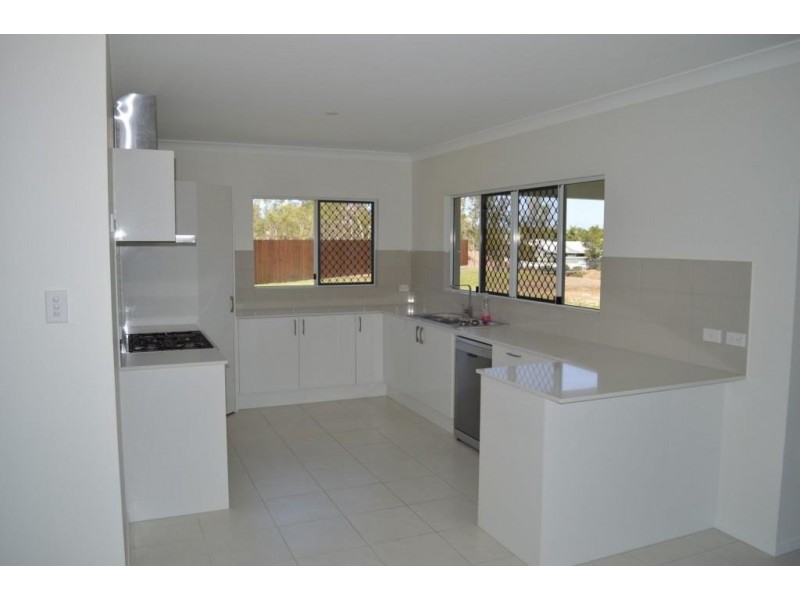 * Curlew Close, Mareeba QLD 4880