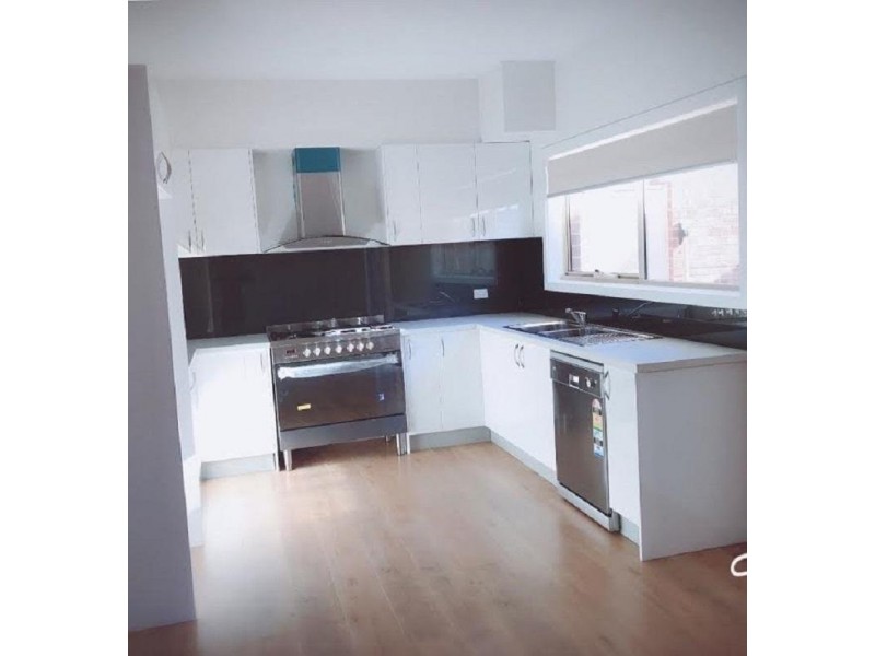 2/49 Ivanhoe Avenue, St Albans VIC 3021