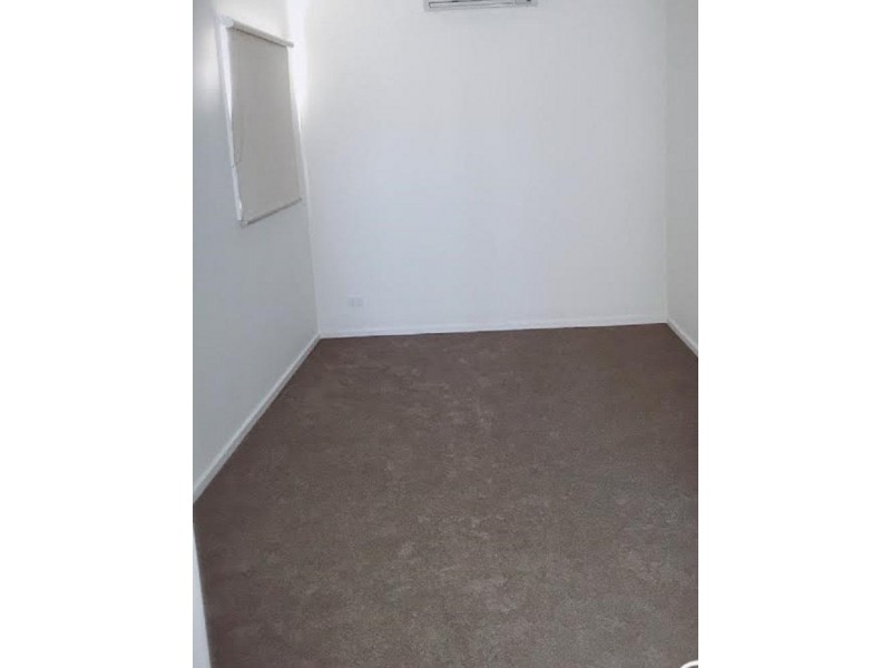 2/49 Ivanhoe Avenue, St Albans VIC 3021