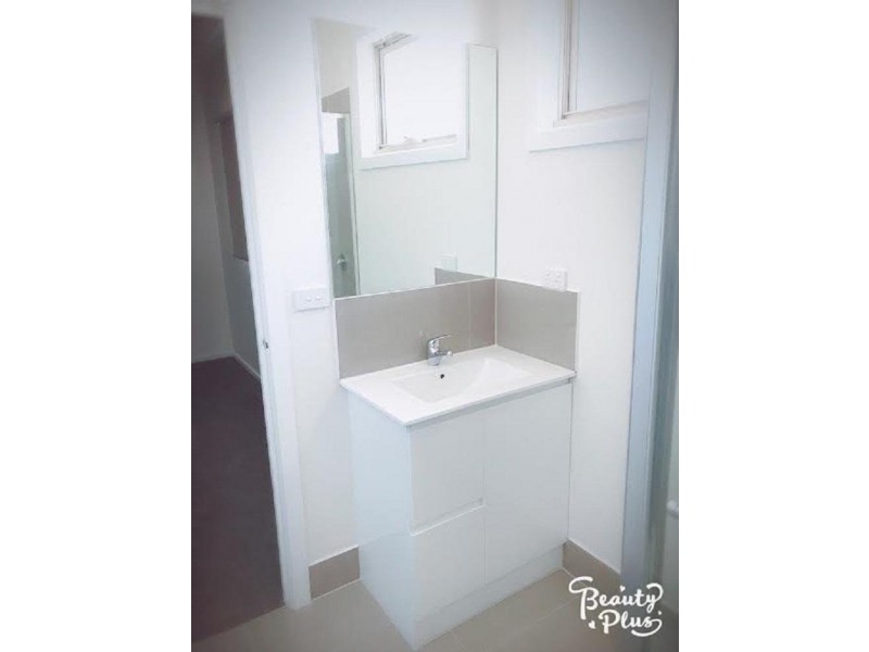 2/49 Ivanhoe Avenue, St Albans VIC 3021