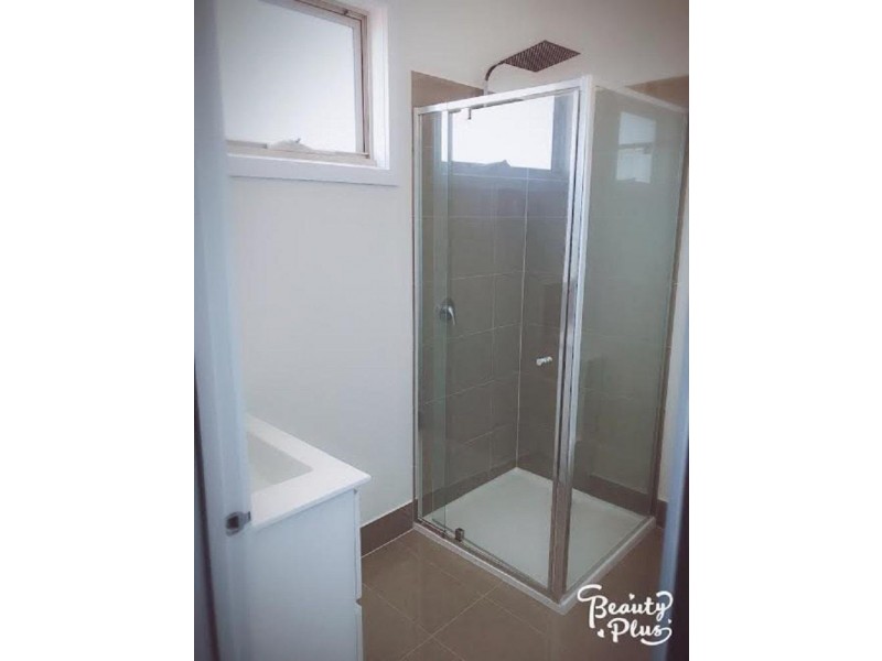 2/49 Ivanhoe Avenue, St Albans VIC 3021