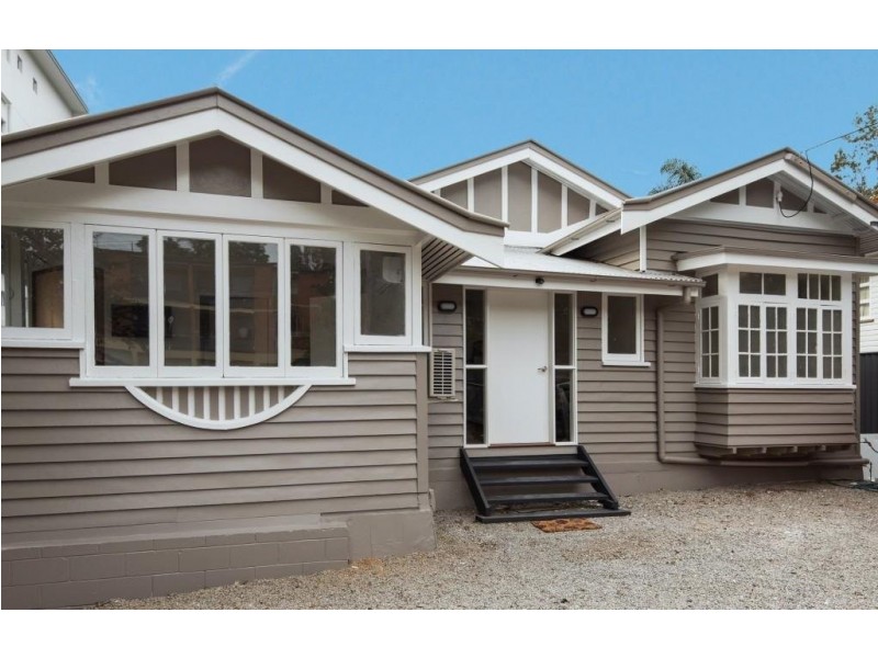 8 Sir Fred Schonell Drive, St Lucia QLD 4067