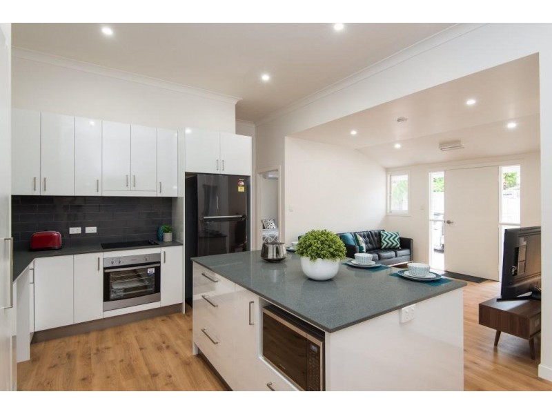 8 Sir Fred Schonell Drive, St Lucia QLD 4067