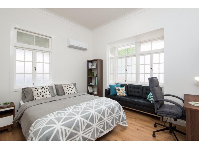 8 Sir Fred Schonell Drive, St Lucia QLD 4067