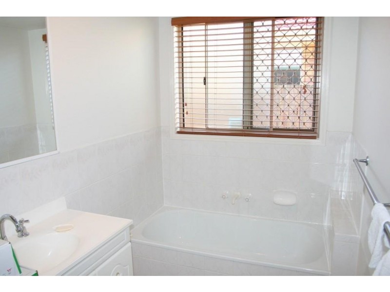 2 Nottingham Drive, Victoria Point QLD 4165