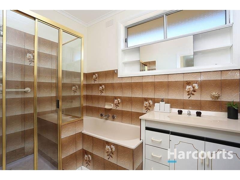 24 Pinewood Drive, Thomastown VIC 3074