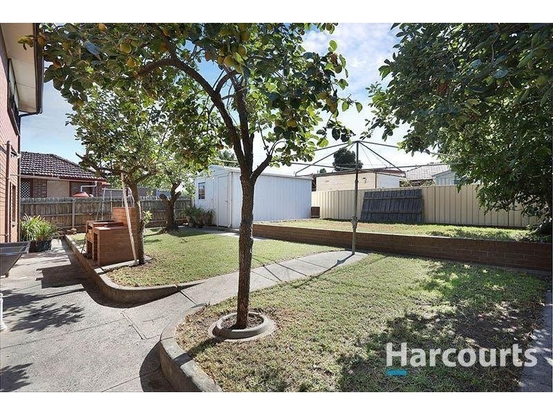 24 Pinewood Drive, Thomastown VIC 3074