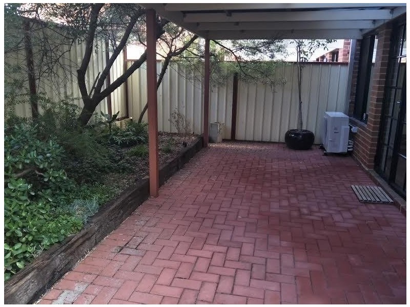 11B Leeder Street, Glendalough WA 6016