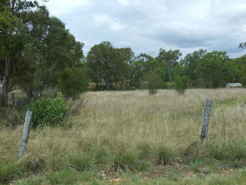 14 Clarence Street, Cooyar QLD 4402