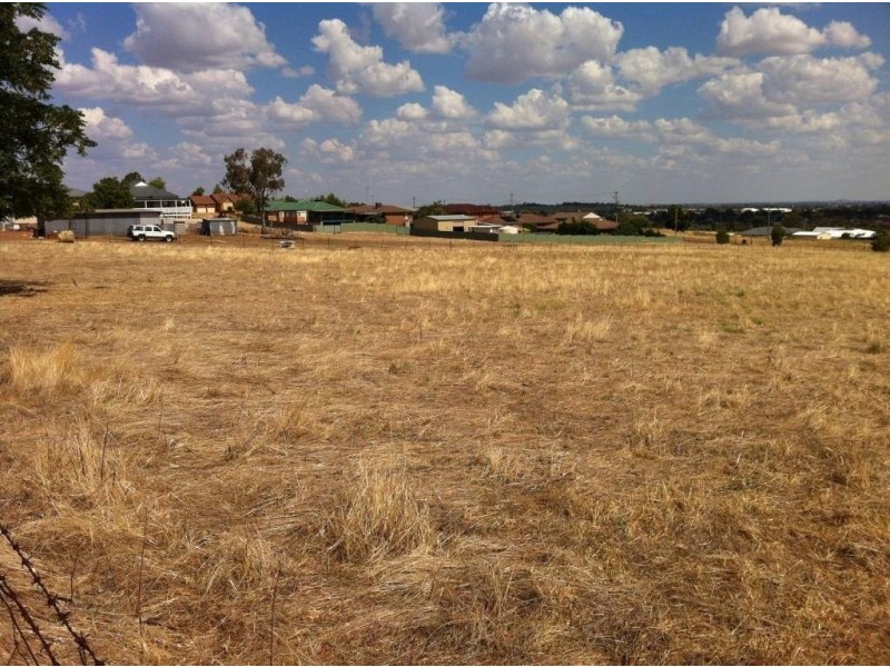 * Mitchell Street, Parkes NSW 2870