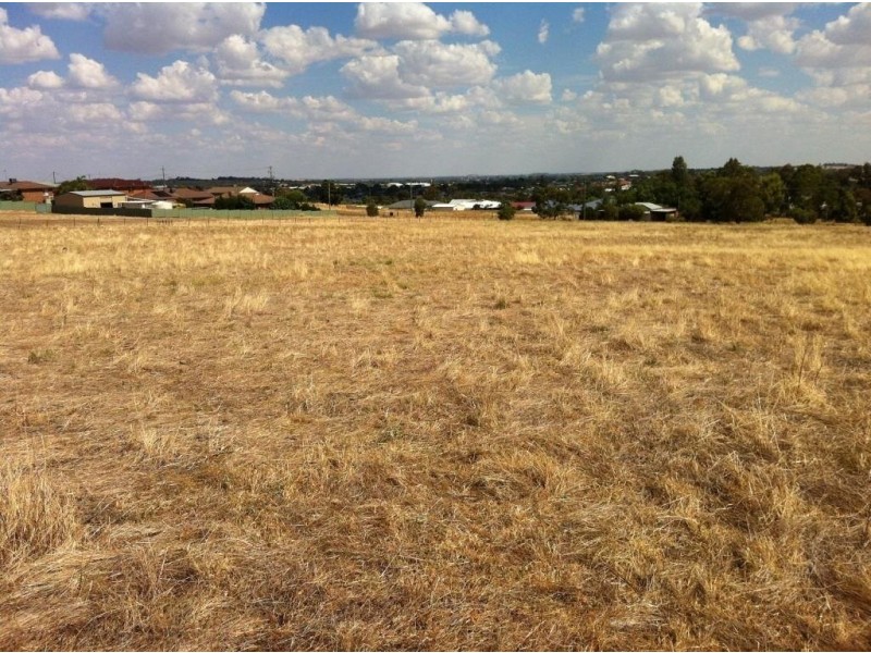 * Mitchell Street, Parkes NSW 2870