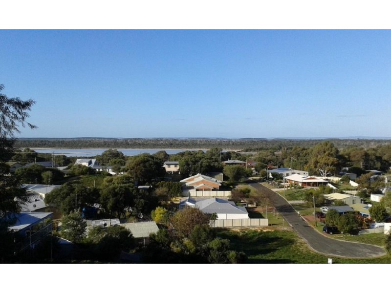 24 Lakeside Terrace, Preston Beach WA 6215