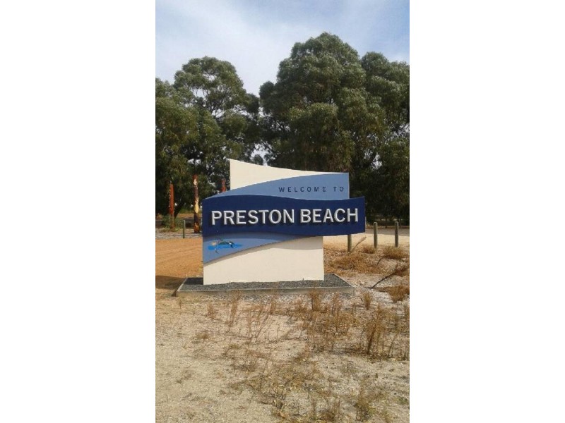 24 Lakeside Terrace, Preston Beach WA 6215
